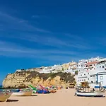 Azula - Bright And Airy 2 Bedroom With P *