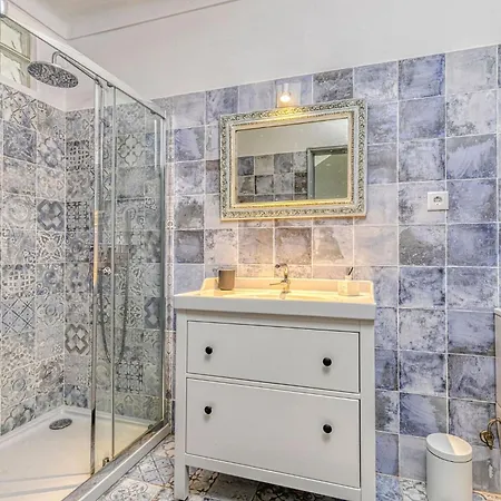 Azula - Bright And Airy 2 Bedroom With P דירה