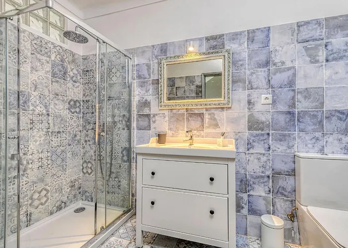 Azula - Bright And Airy 2 Bedroom With P Apartment