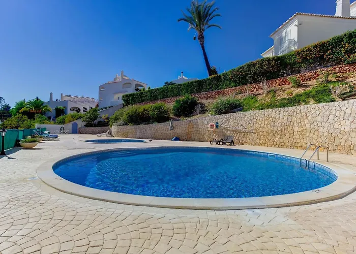 Azula - Bright And Airy 2 Bedroom With P Apartment *