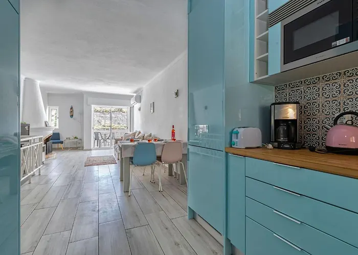 Apartment Azula - Bright And Airy 2 Bedroom With P