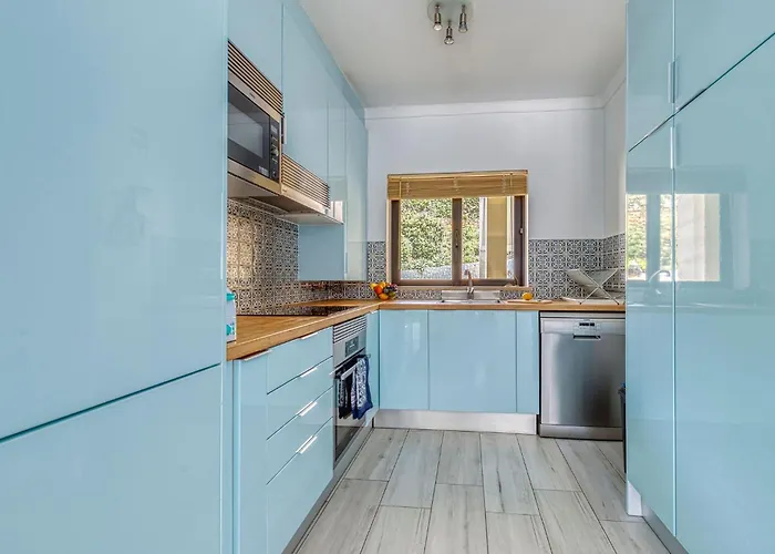 Azula - Bright And Airy 2 Bedroom With P Apartment