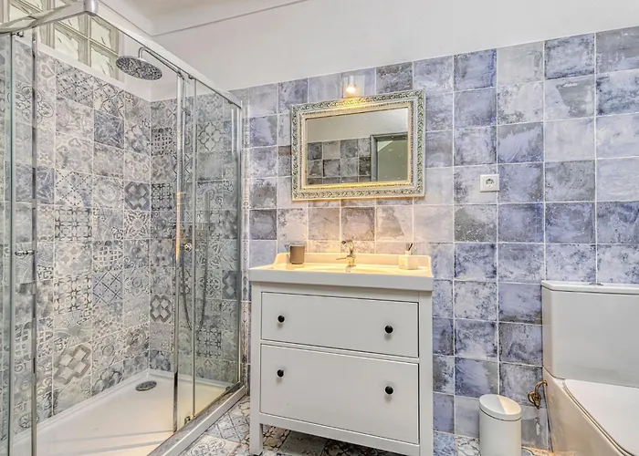 Azula - Bright And Airy 2 Bedroom With P Apartment