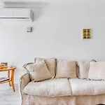 Azula - Bright And Airy 2 Bedroom With P *